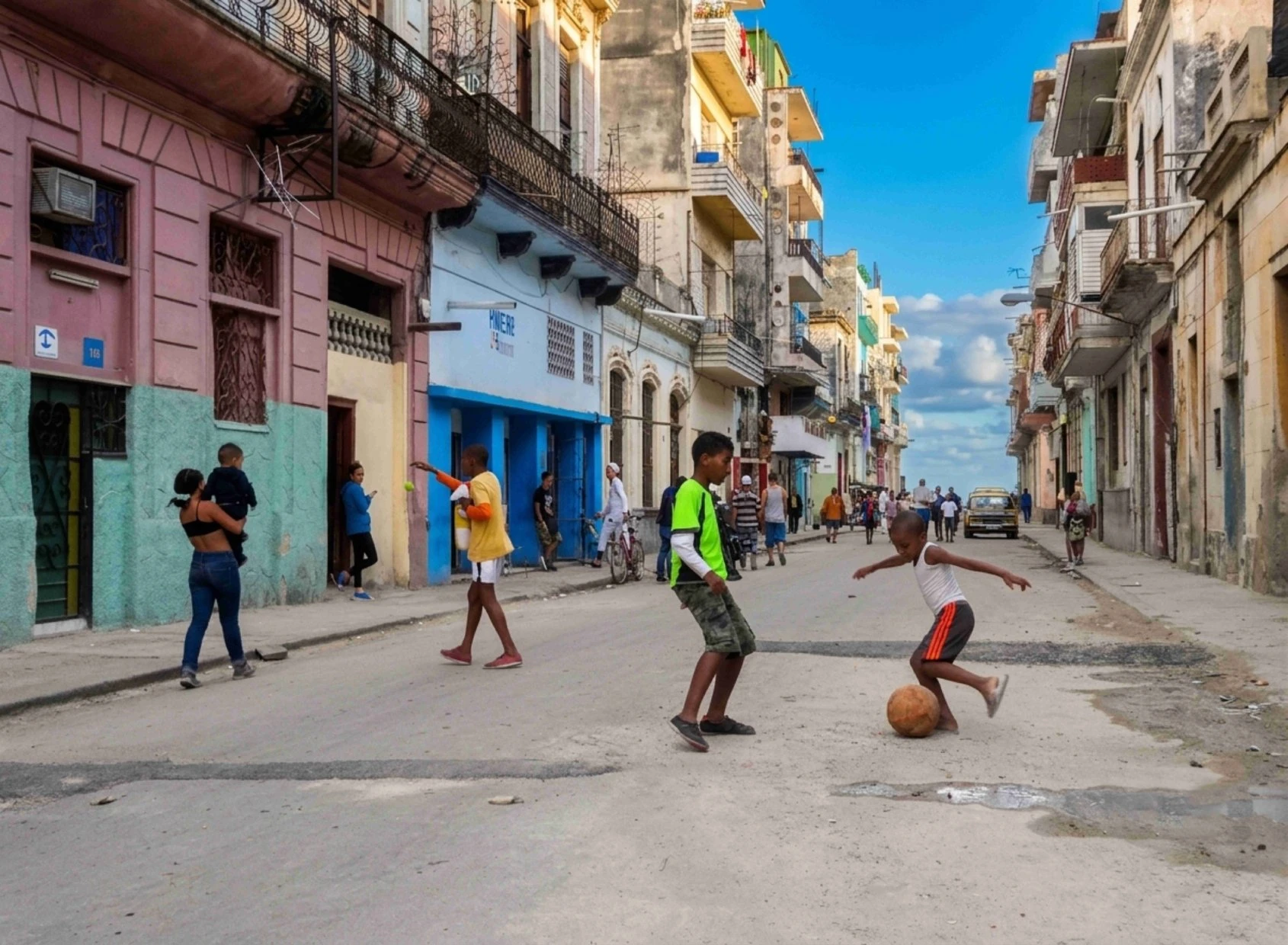 Havana Street People — photographie en couleur de Stéphane Pestel, collection Street Stories, CUBA, La Havane